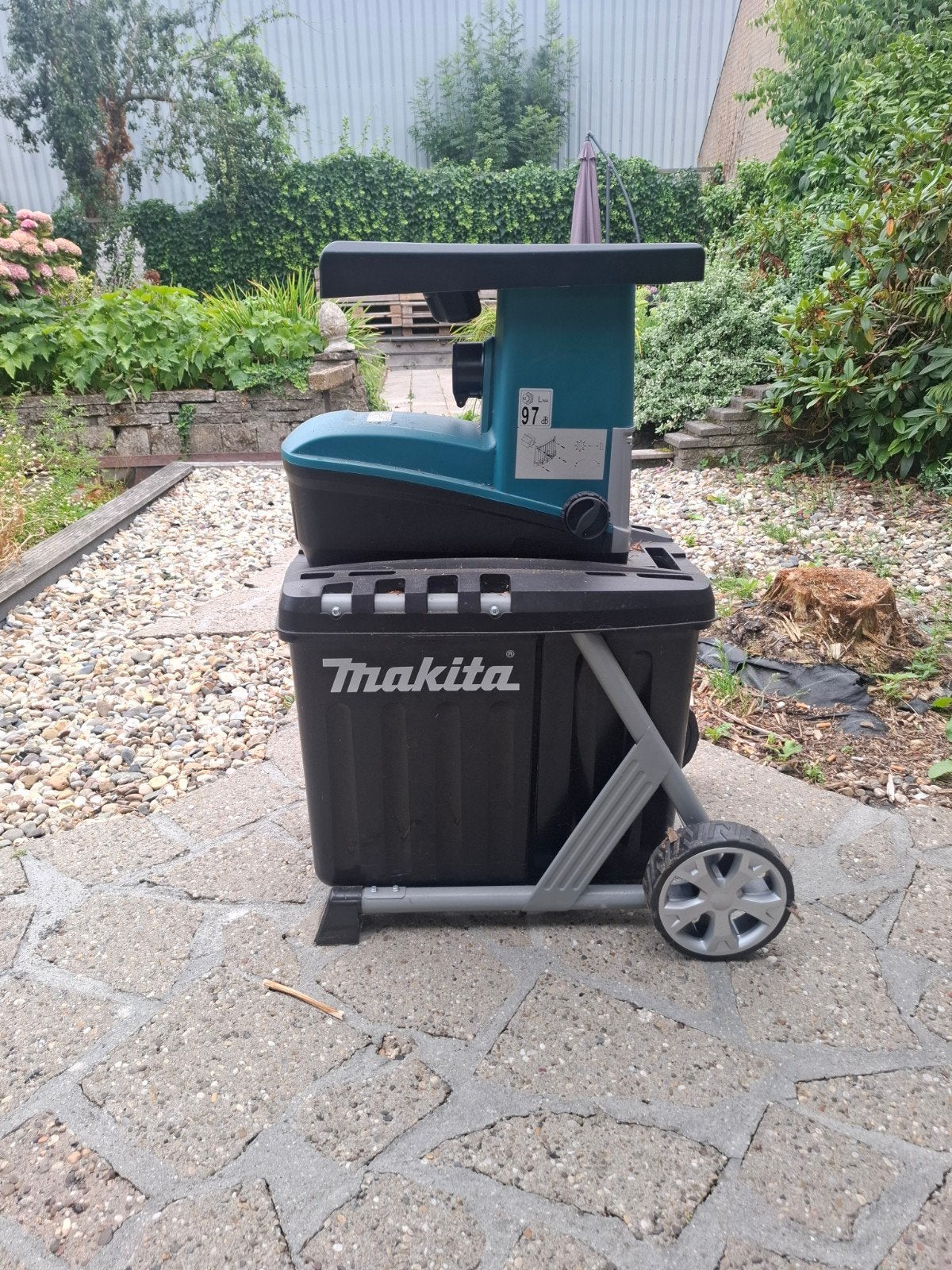 Makita UD2500 Elektrische Hakselaar - Zo goed als nieuw, Tuin en Terras, Ophalen, Zo goed als nieuw, Makita, Met opvangbak