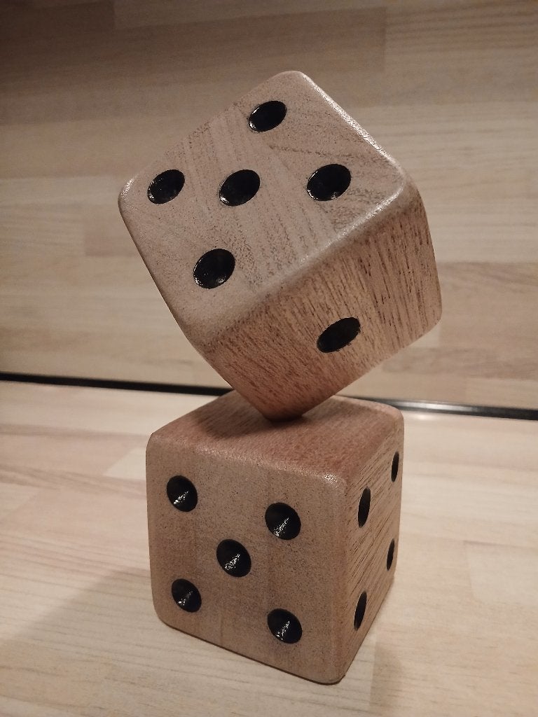 Houten dobbelstenen., Joss B., Nieuw, Ophalen of Verzenden, Een of twee spelers