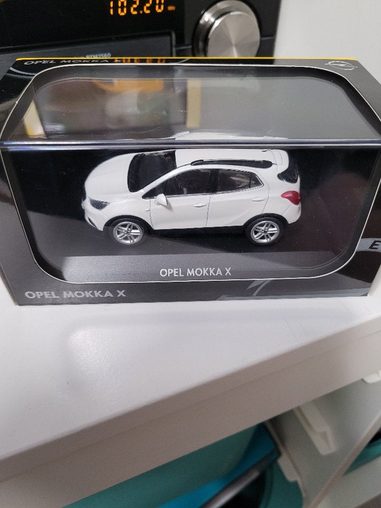 opel mokka X wit minichamps 1:43, Ophalen of Verzenden, Zo goed als nieuw, Auto, MiniChamps