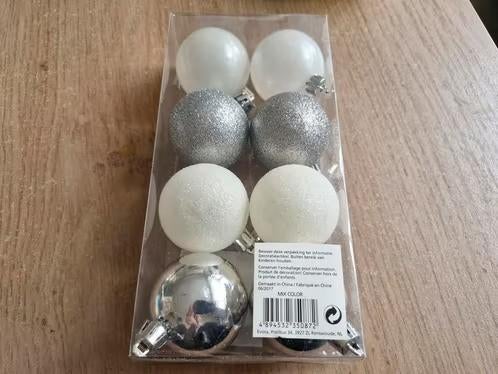 2x 8 stuks Mix color kerstballen 5cm h, Diversen, Kerst, Evora, Onbekend, Nieuw, Ophalen of Verzenden