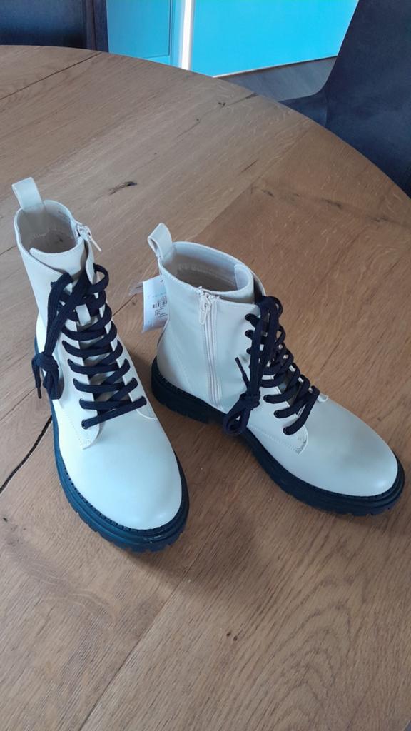 Dames veterboots  Ecru NIEUW,  Maat 39., Ophalen of Verzenden, Nieuw, Beige