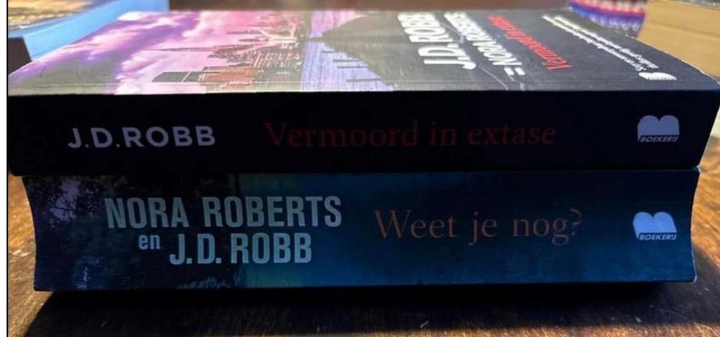J.D. Robb = Nora Roberts, Boeken, Ophalen of Verzenden, Gelezen, Amerika