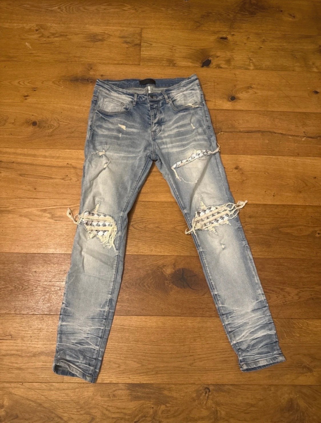 AMIRI Jeans - Lichtblauw met Destroyed Details, Kleding | Heren, Ophalen of Verzenden, Zo goed als nieuw, Blauw, W32 (confectie 46) of kleiner