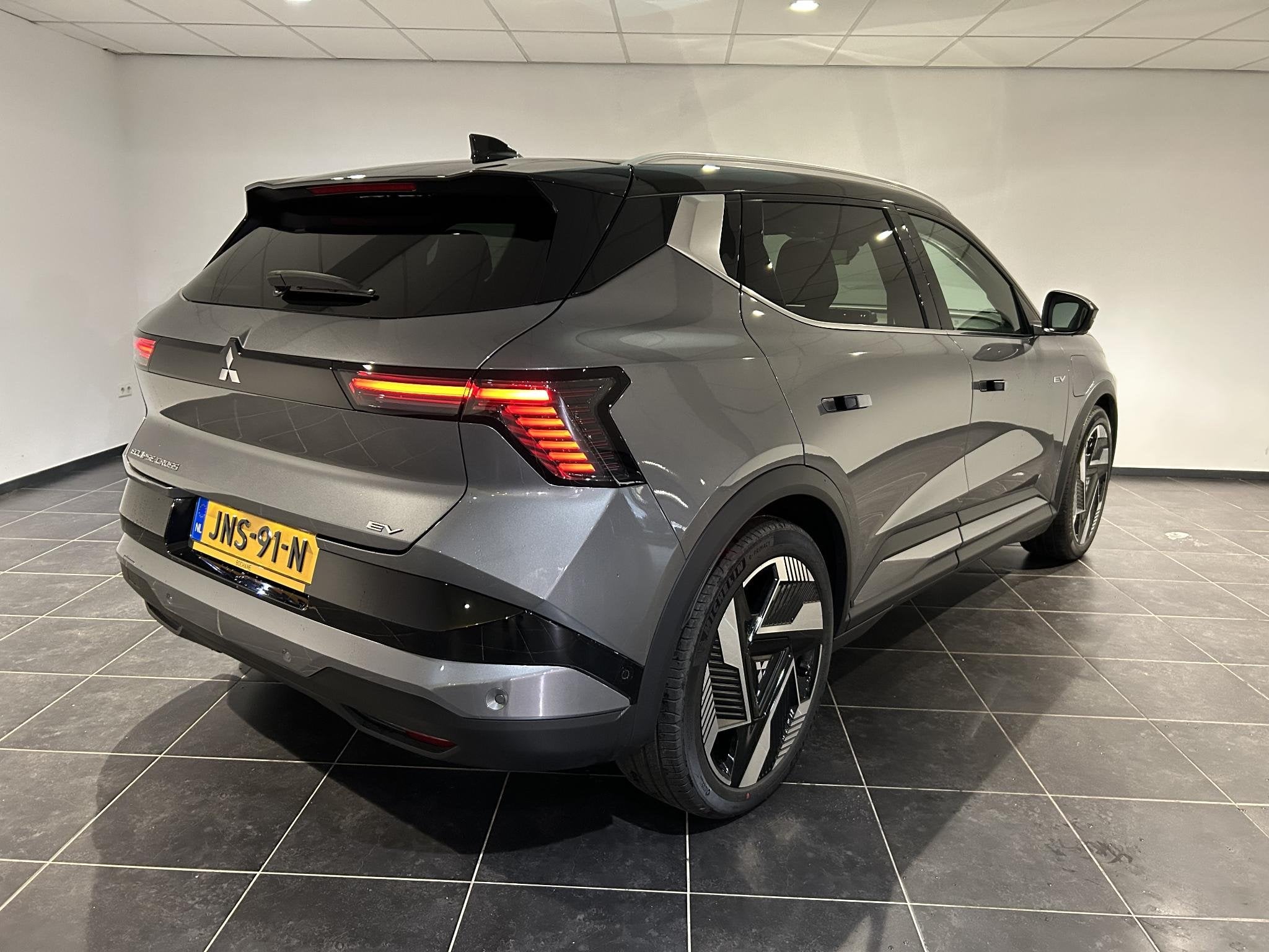 Mitsubishi Eclipse Cross Instyle 87 kWh | Warmtepomp | Harma, 40 min, Automatische klimaatregeling, 1801 kg, SUV of Terreinwagen