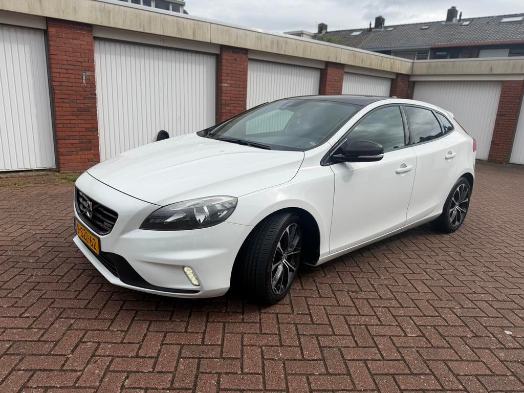 Volvo V40 1.6 D2 R-design 2013 Wit, Auto's, Volvo, Voorwielaandrijving, 4 cilinders, Wit, Origineel Nederlands