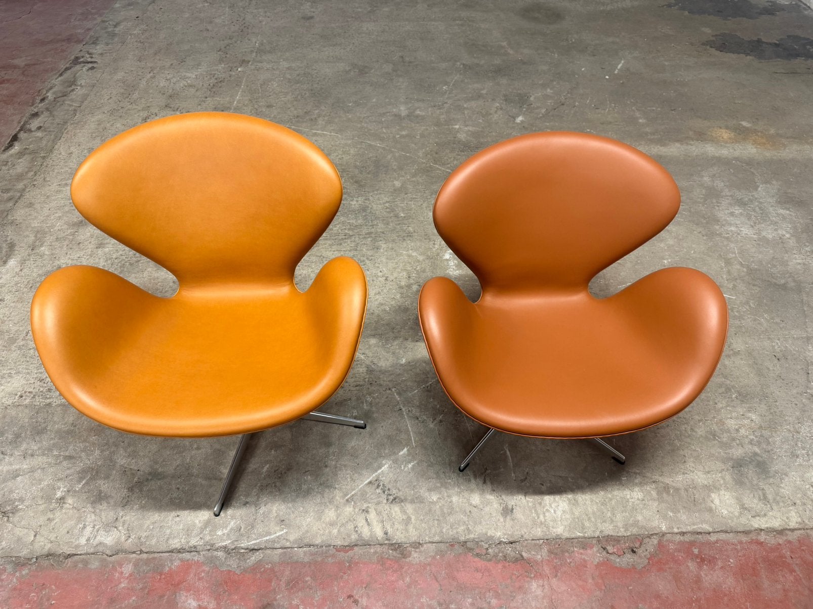 2x Fritz Hansen Swan chair Cognac leder, NIEUW !!, Nieuw, Ophalen of Verzenden, 50 tot 75 cm, Knoll vitra elda b&b italia sede cassina artifort togo leolux