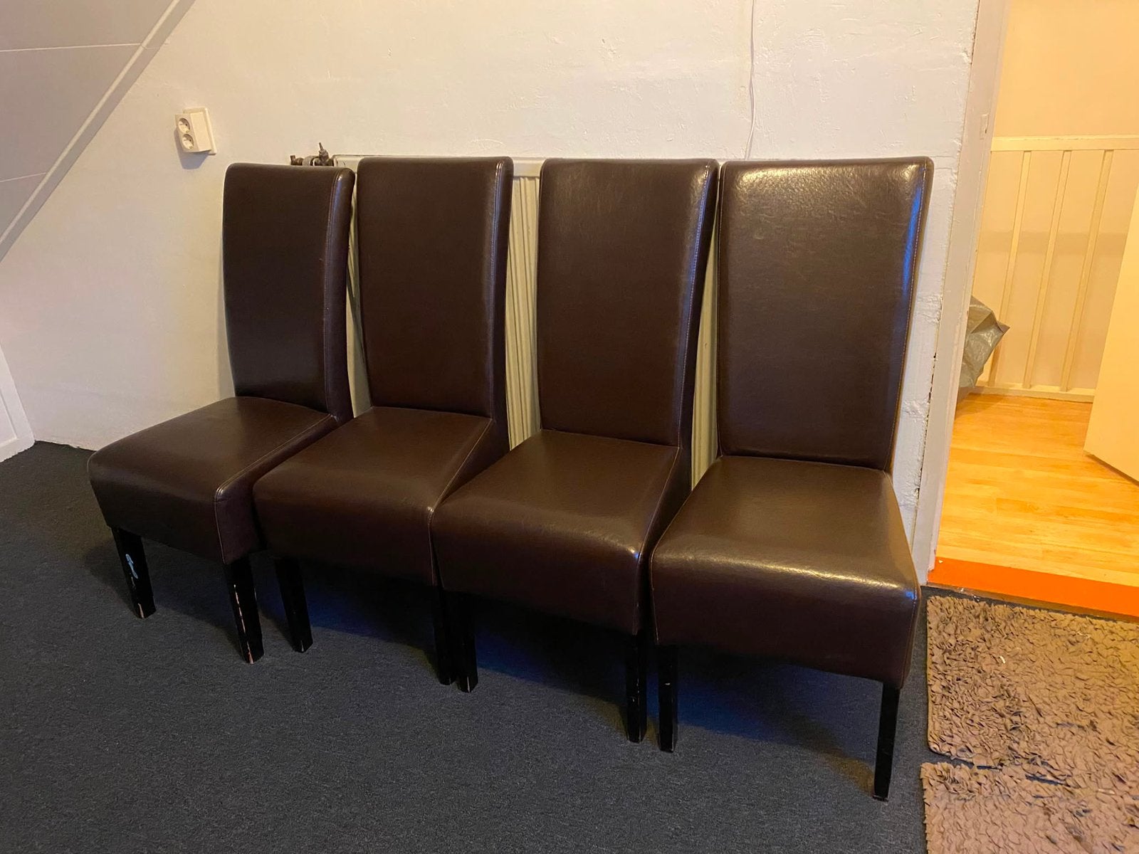 4 keer eetkamer stoelen alle 4 stoelen samen €10,00, Ophalen, Gebruikt