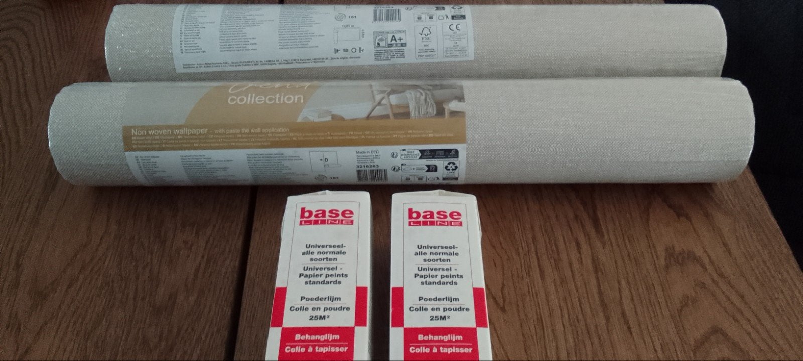 2 rollen behang + 2 volle nieuwe pakjes behangplaksel, Ophalen, Minder dan 10 m²