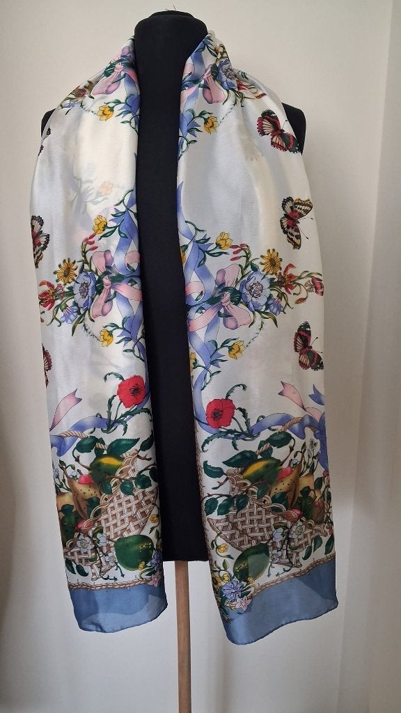 Nieuw! Fleurige dames sjaal met bloemen en vlinders, Maat 42/44 (L), Nieuw, Ophalen of Verzenden, Onbekend