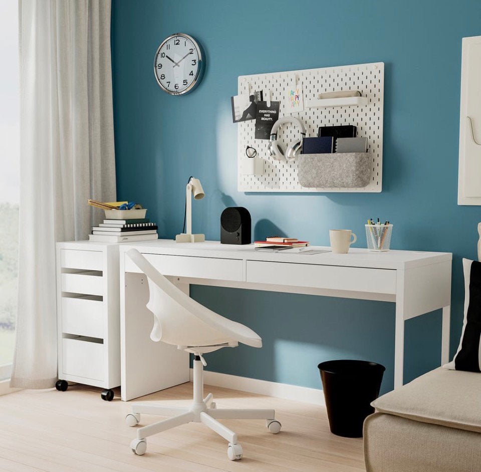 Ikea wit bureau Micke  142 x 50 cm., Ophalen, Zo goed als nieuw