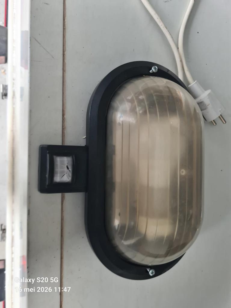 Buitenlamp met bewegingssensor - Elro ES38, Kunststof, Gebruikt, Minder dan 50 watt, Wandlamp