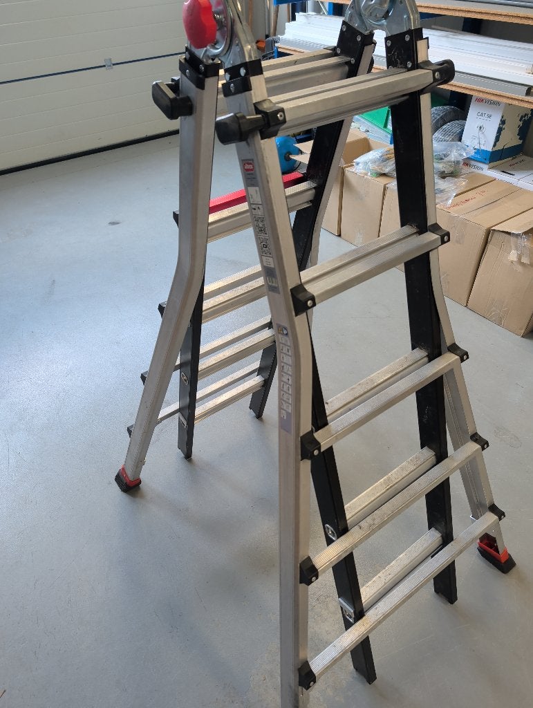 Zo goed als nieuwe Altrex ladder, Doe-het-zelf en Verbouw, Ladders en Trappen, Ophalen, Zo goed als nieuw, Ladder, Opvouwbaar of Inschuifbaar