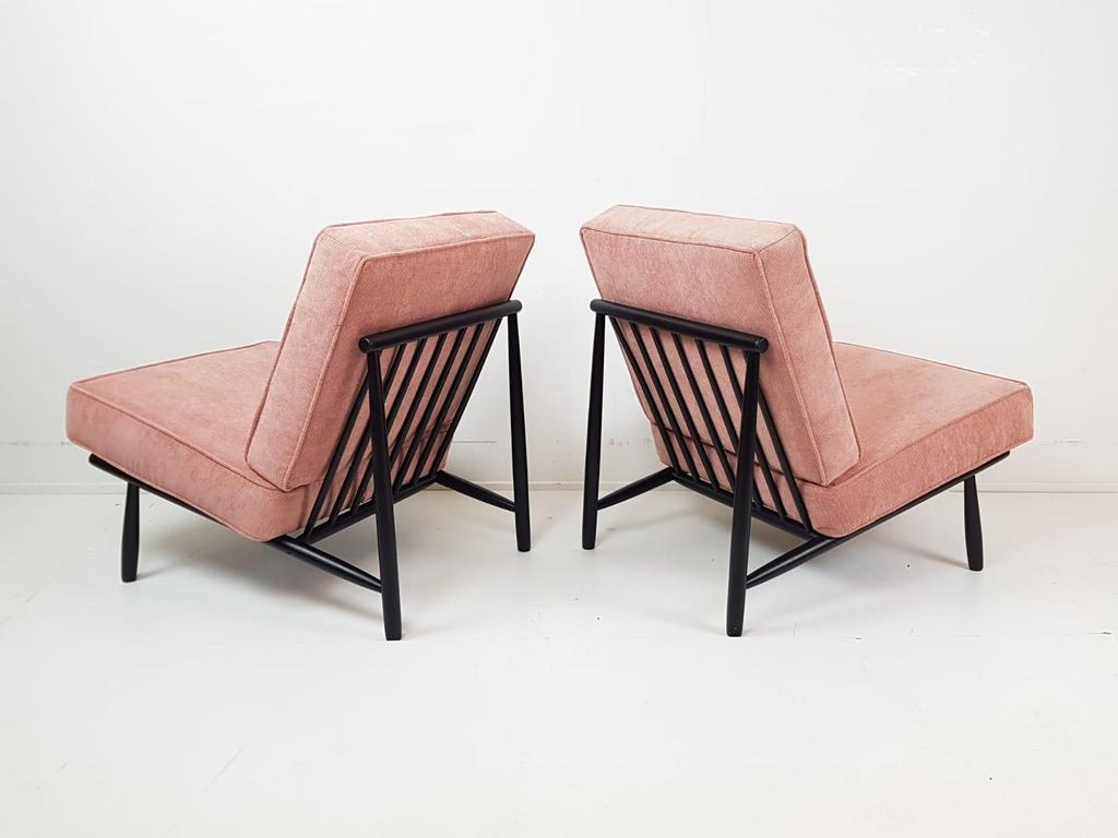 Artifort Dux fauteuils roze zwart frame nieuw gestoffeerd, Modern vintage, ., 75 tot 100 cm, Ophalen of Verzenden