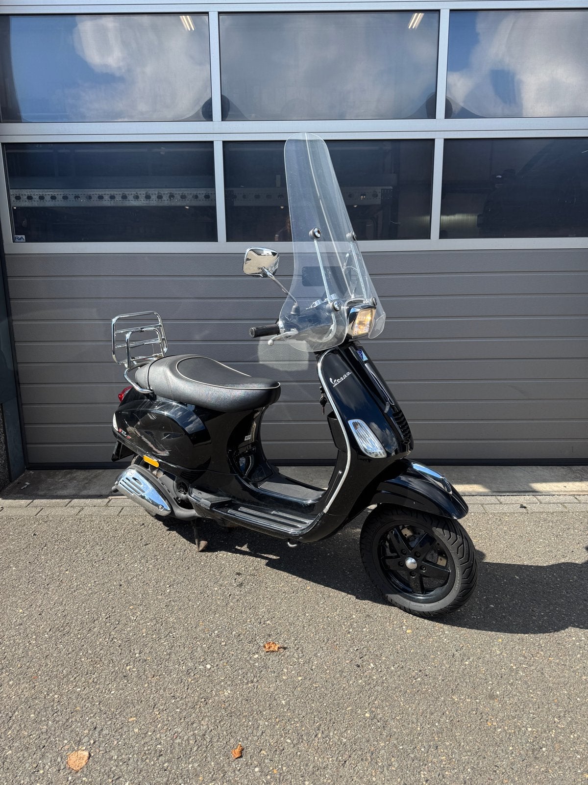 Vespa Scooter 25km/u - Zwart, Fietsen en Brommers, Scooters | Vespa, Ophalen, Gebruikt, Maximaal 25 km/u, Overige modellen