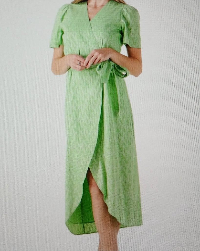 Jurk: appelgroen met zilveren stikels. Small/ mt 36, Kleding | Dames, Ophalen of Verzenden, Knielengte, Maat 36 (S), Groen