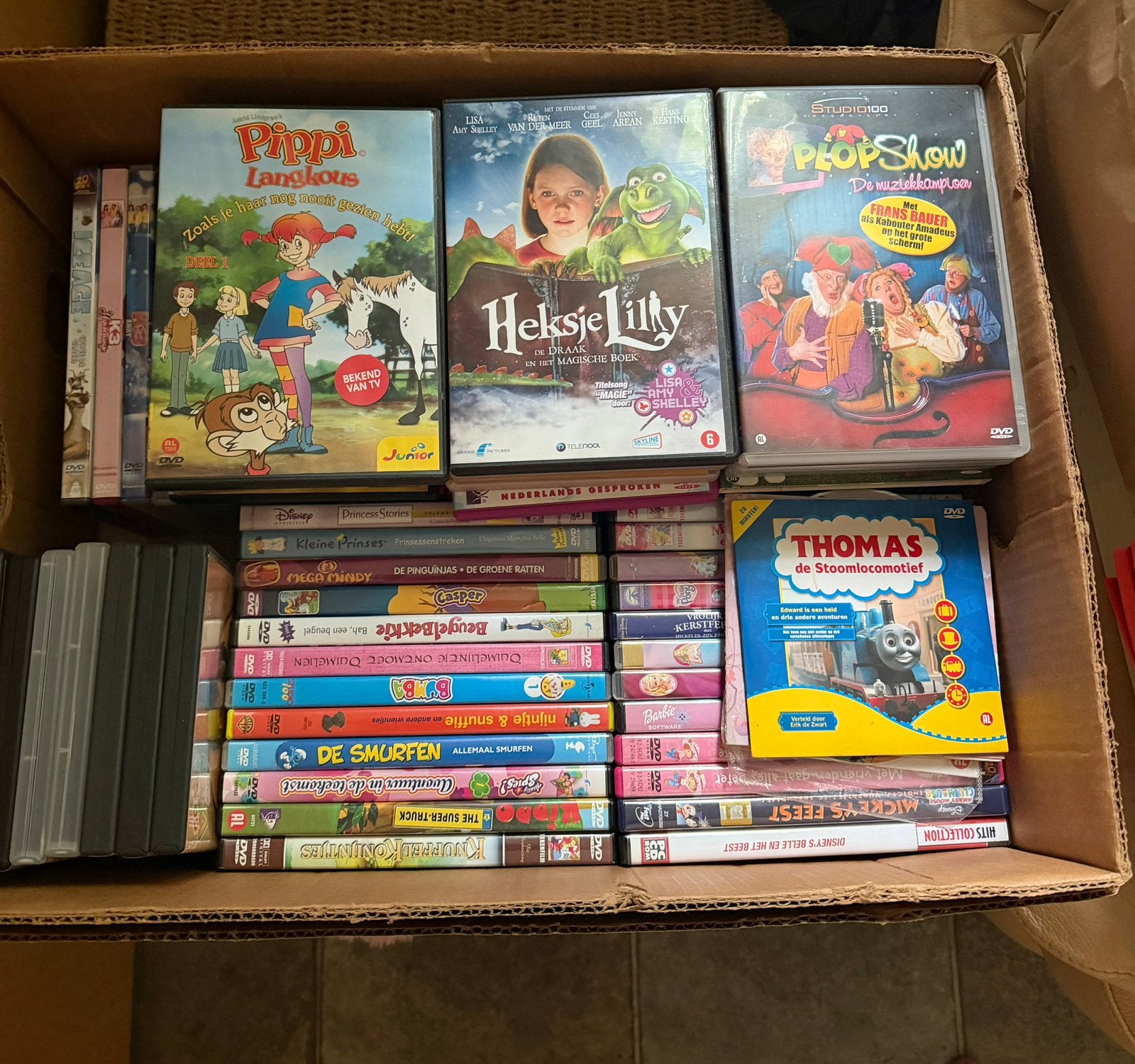 Bananendoos met 84 dvd’s voor kids, Ophalen, Tekenfilm, Alle leeftijden, Nederlands