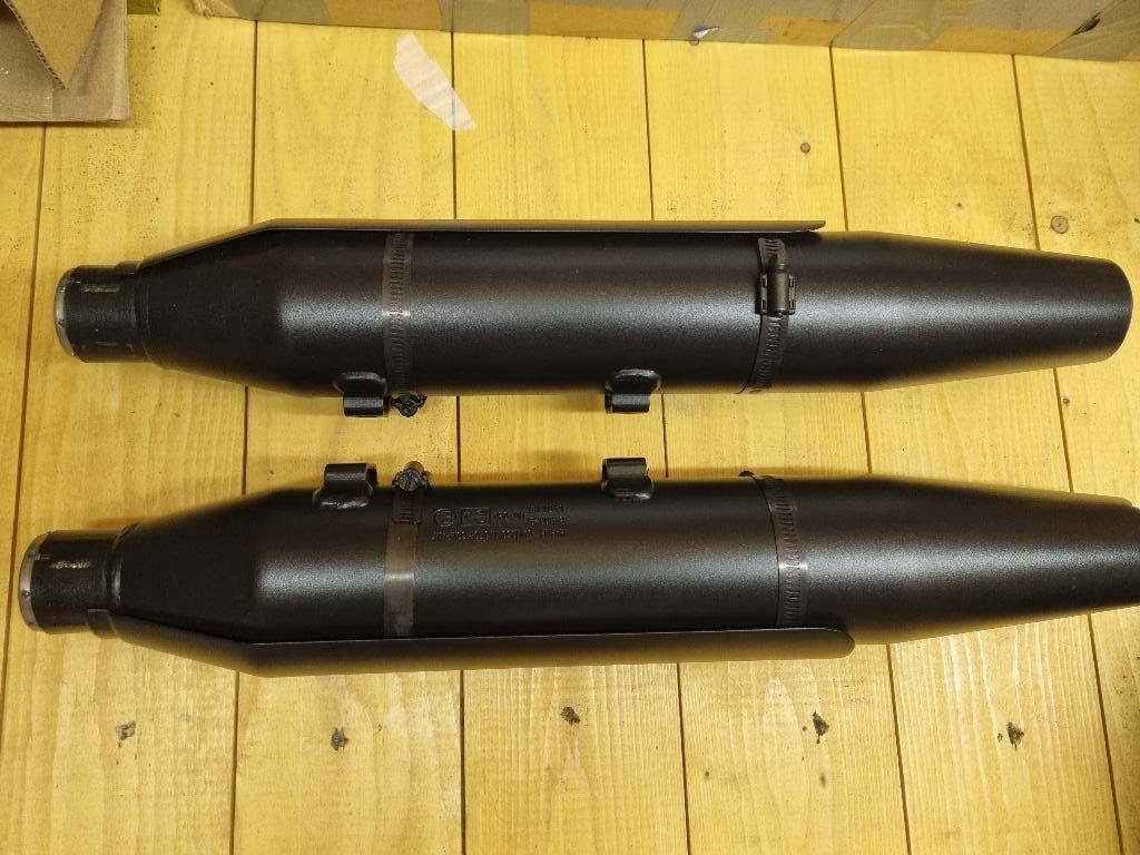 Uitlaten Iron 883 ( zwart) E4 + schokbrekers, Motoren, Ophalen of Verzenden, Gebruikt