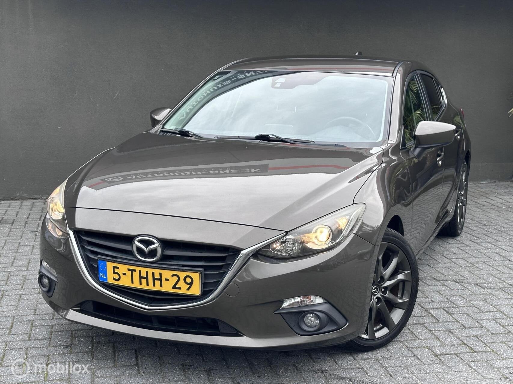 Mazda 3 2.0 SkyLease | CarPlay | Camera | Navi | Cruise |, Voorwielaandrijving, Gebruikt, 4 cilinders, Bruin