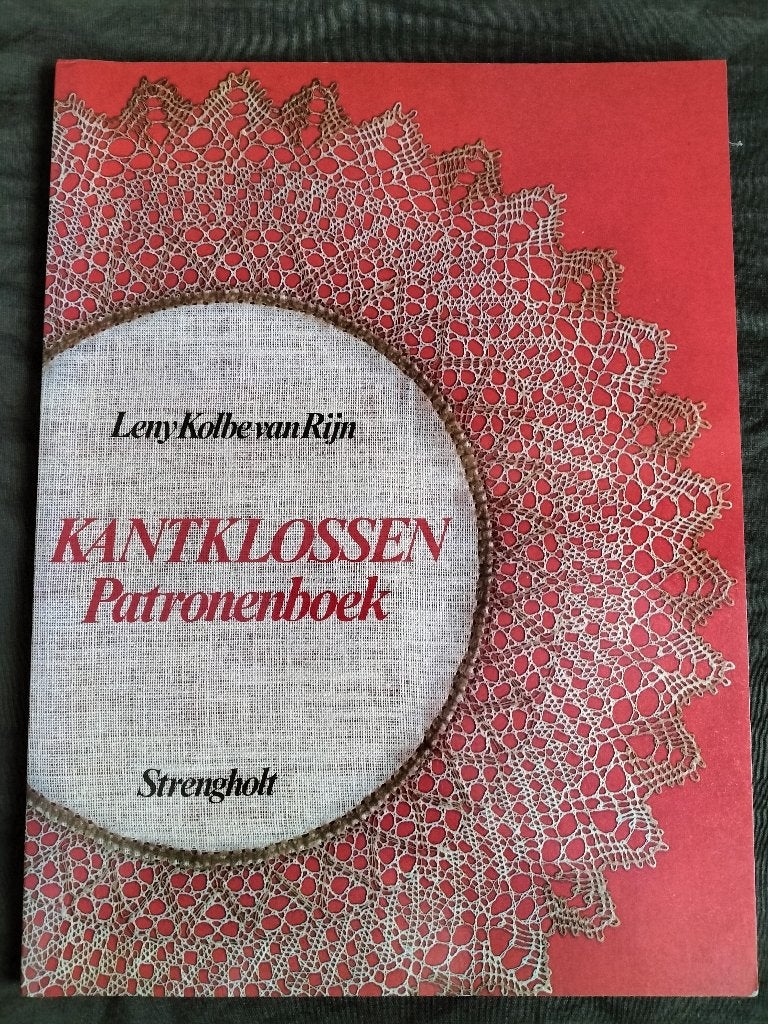 Leny Kolbe van Rijn - Kantklossen Patronenboek, Hobby en Vrije tijd, Kantklossen, Ophalen of Verzenden, Zo goed als nieuw