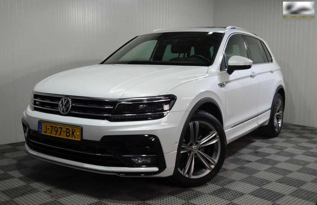 Volkswagen Tiguan 1.5 TSI ACT Highline Business 2x R-Line /, Auto's, Volkswagen, 4 cilinders, 150 pk, Alcantara, Wit