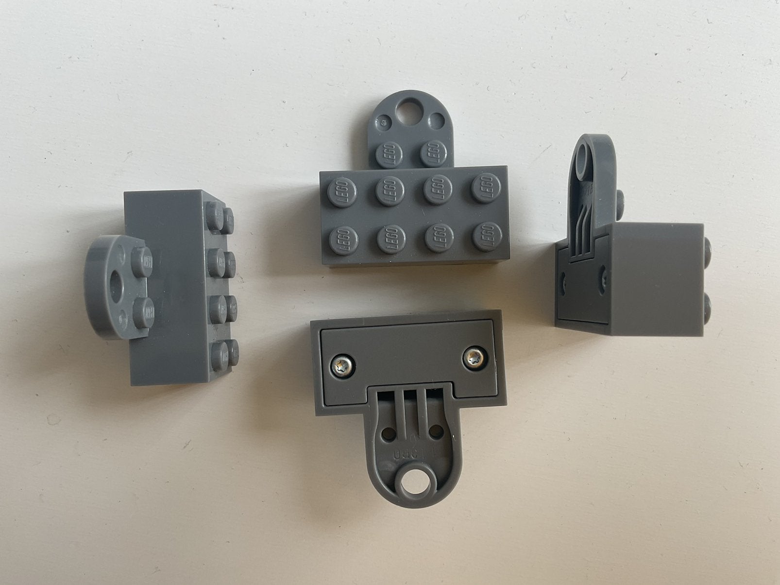 Lego 4 magneet stenen 2x4 donker grijs, Ophalen of Verzenden, Gebruikt, Losse stenen, Lego