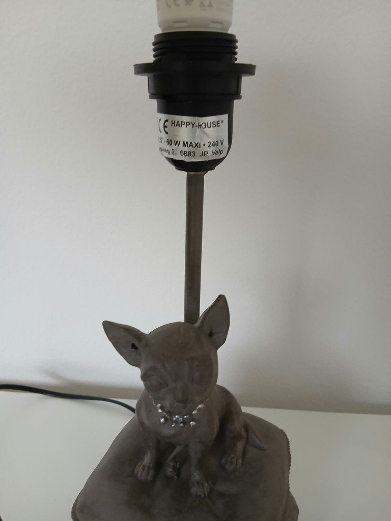 Chihuahua beeldje met tafel lamp, Ophalen of Verzenden, Zo goed als nieuw, Dier