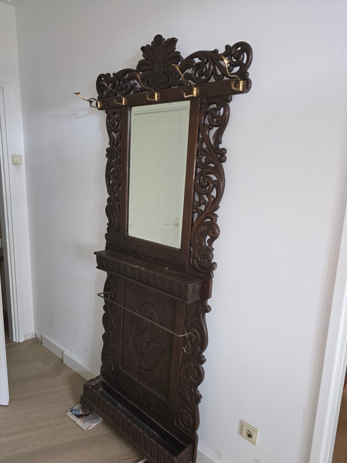 Antieke houten kapstok met spiegel en houtsnijwerk, Gebruikt, 200 cm of meer, Hout, Ophalen
