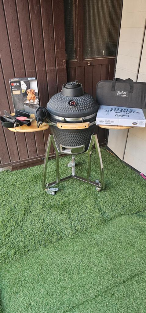Kamado grill met accessoires, in zeer goede staat, Ophalen of Verzenden, Zo goed als nieuw