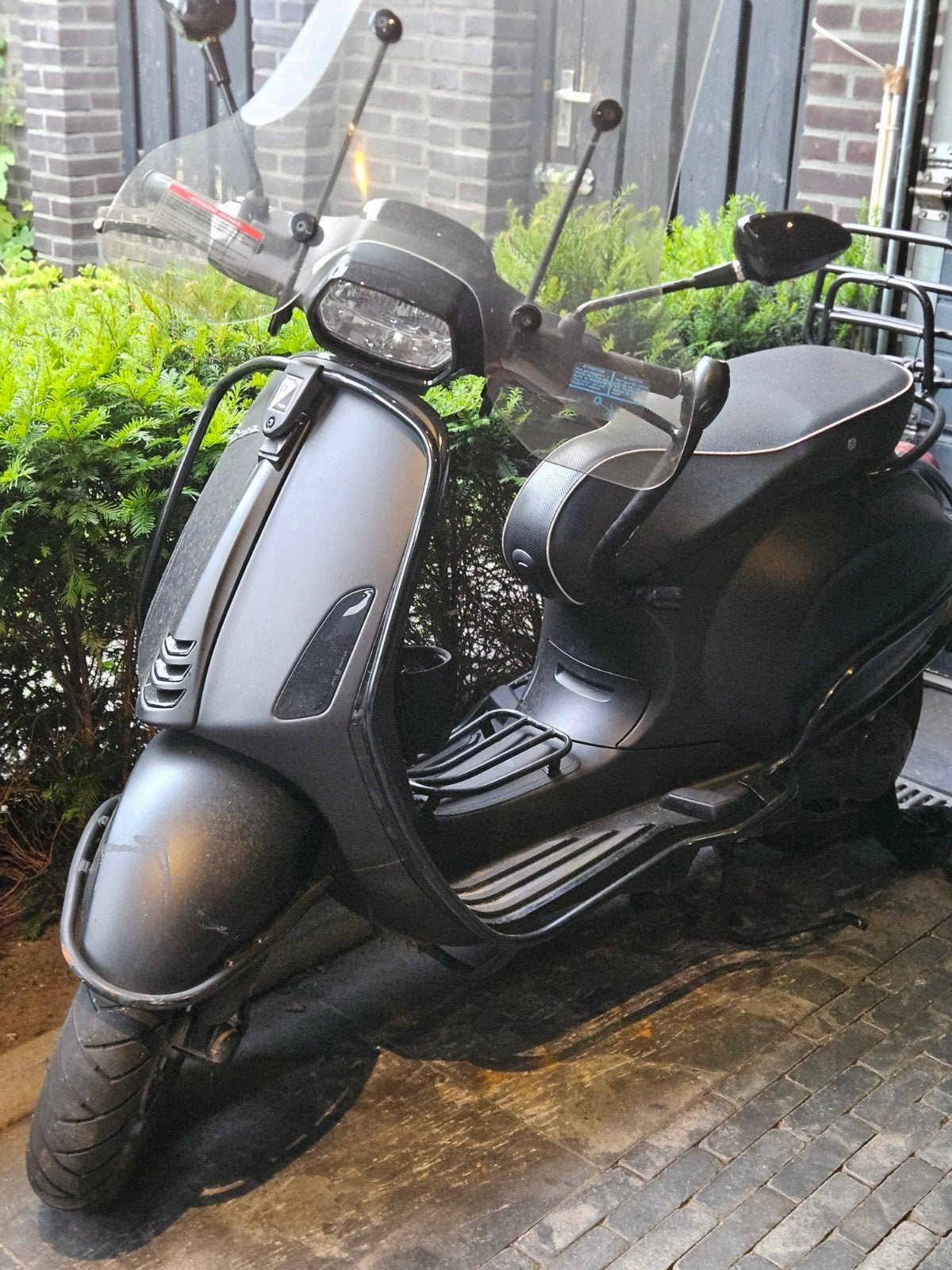 Vespa Sprint S 2024 matt zwart full option- weinig km, Fietsen en Brommers, Scooters | Vespa, Zo goed als nieuw, Overige modellen