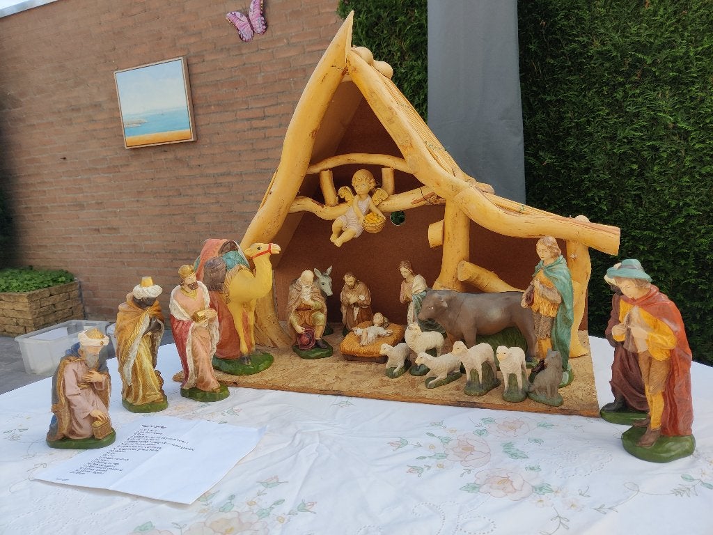 Mooie Kerststal met beelden te koop., Diversen, Ophalen, Zo goed als nieuw
