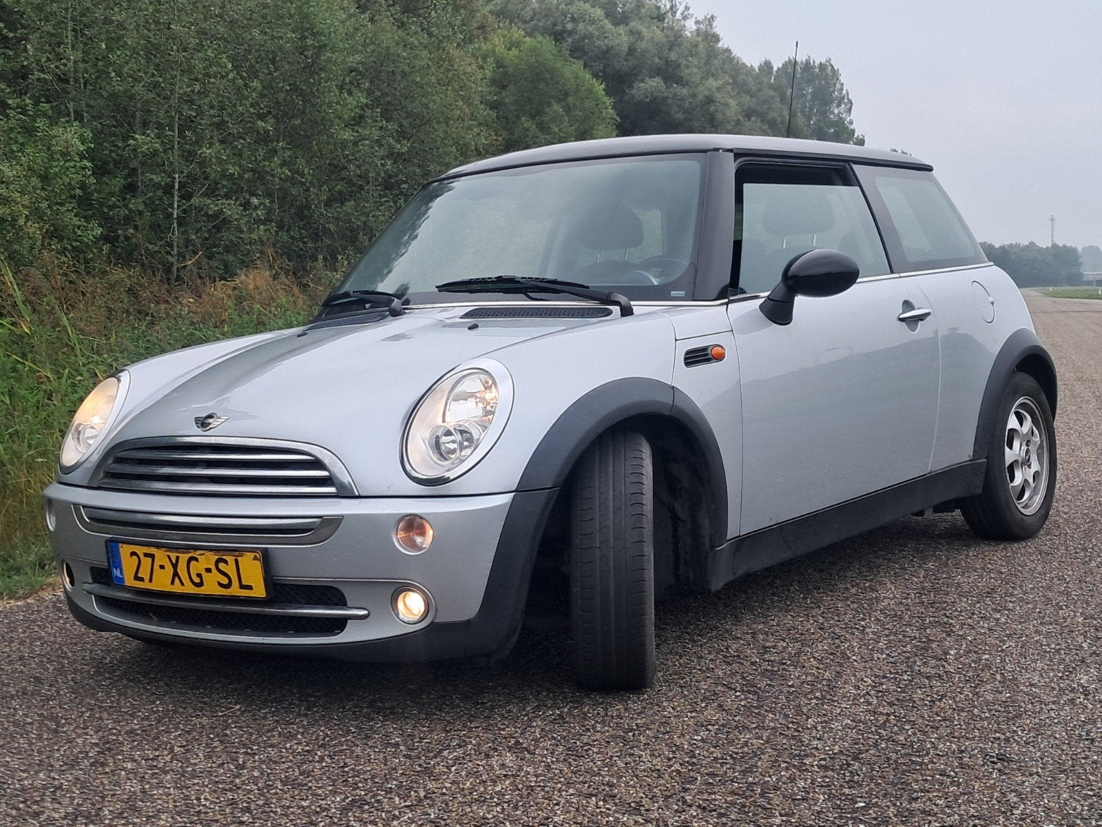 Mini 1.6 16V Cooper 2006 Grijs, Auto's, Voorwielaandrijving, Stof, 4 cilinders, 4 stoelen