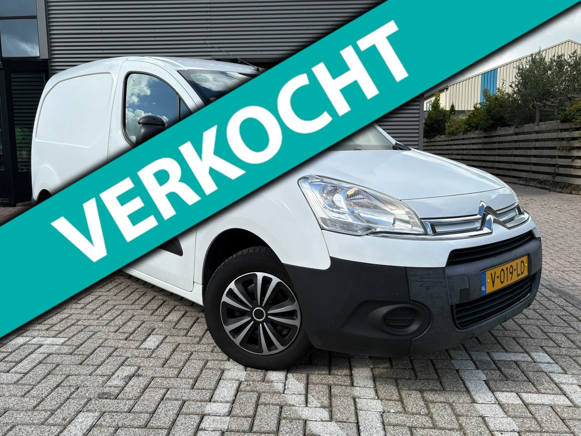 Citroen Berlingo 1.6 e-HDI 500 Comfort nieuwe APK, Auto's, Voorwielaandrijving, Stof, Zwart, 4 cilinders