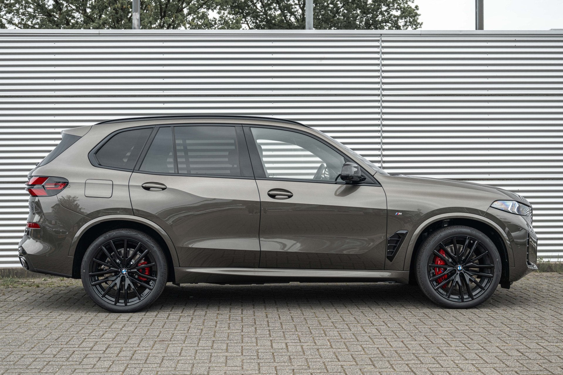 BMW X5 xDrive50e M Sport Automaat / Panoramadak Sky Lounge /, Auto's, Automaat, 2395 kg, Zwart, Leder
