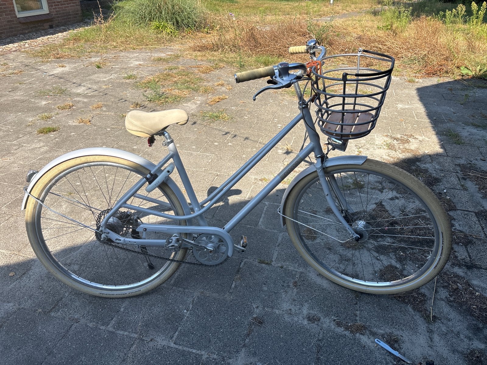 Creme Cycles Aluminium Damesfiets creme 28 inch met mand, 53 tot 56 cm, Versnellingen, Zo goed als nieuw, Schijfrem