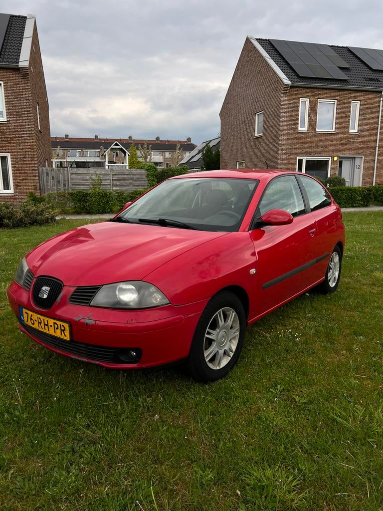 Seat Ibiza 1.2 47KW 2005 Rood, Auto's, Seat, Voorwielaandrijving, Zwart, 1198 cc, Origineel Nederlands