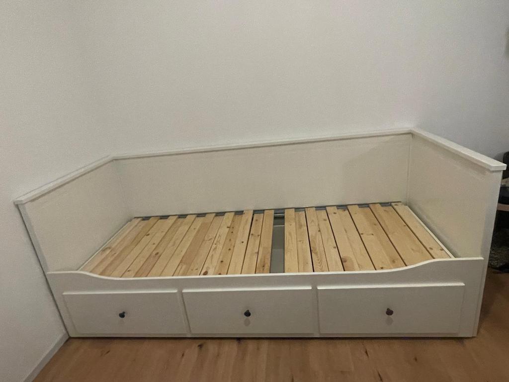Bed bank wit 160 / 200, Kinderen en Baby's, Ophalen, 85 tot 100 cm, Zo goed als nieuw, Lattenbodem