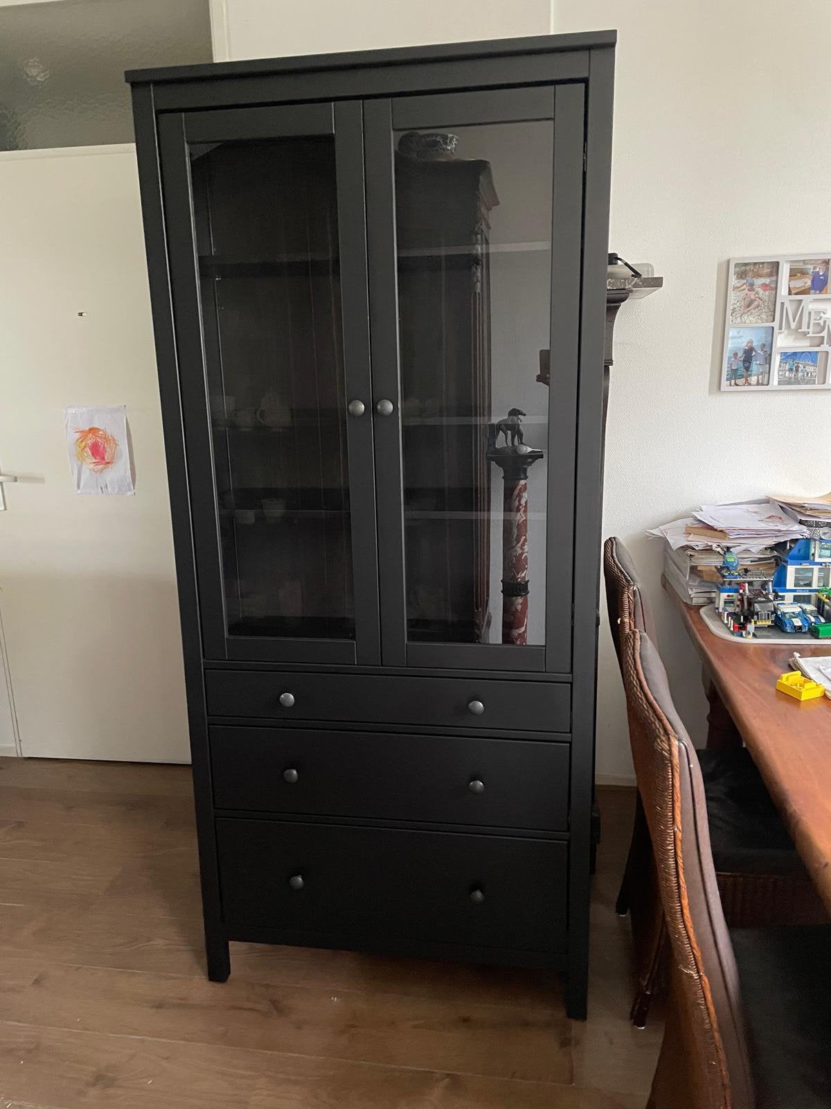 Hemnes vitrinekast, Ophalen, 50 tot 100 cm, Zo goed als nieuw, 150 tot 200 cm