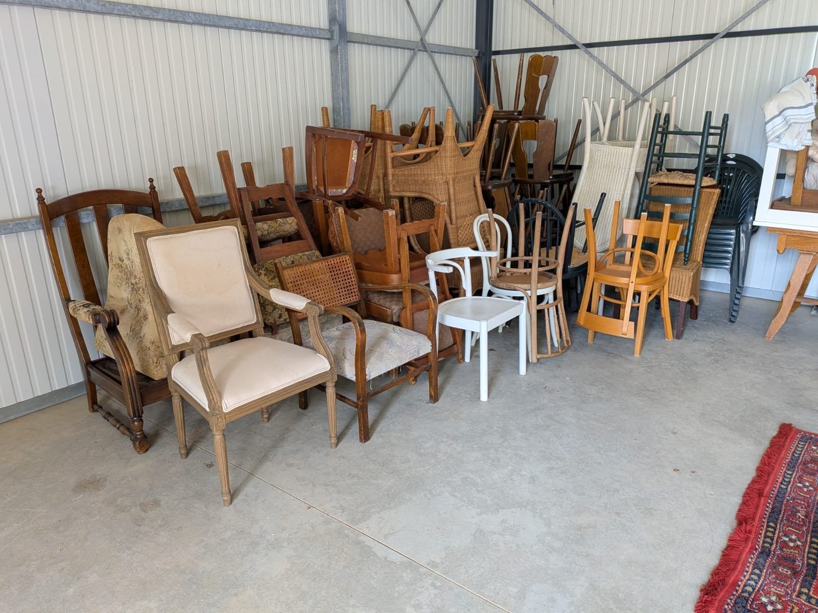 Stoelen! Spotgoedkoop na groot tuinfeest. Alles moet weg, Ophalen