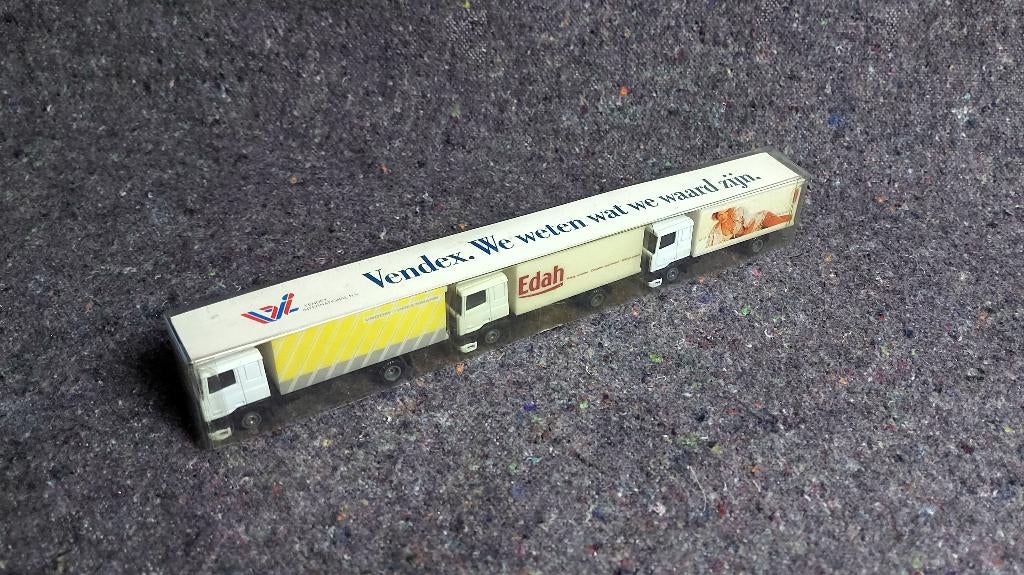 DAF 95  1:87 H0  Vroom & Dreesmann - EDAH - Hunkemöller, Hobby en Vrije tijd, Ophalen of Verzenden, Gebruikt, Bus of Vrachtwagen