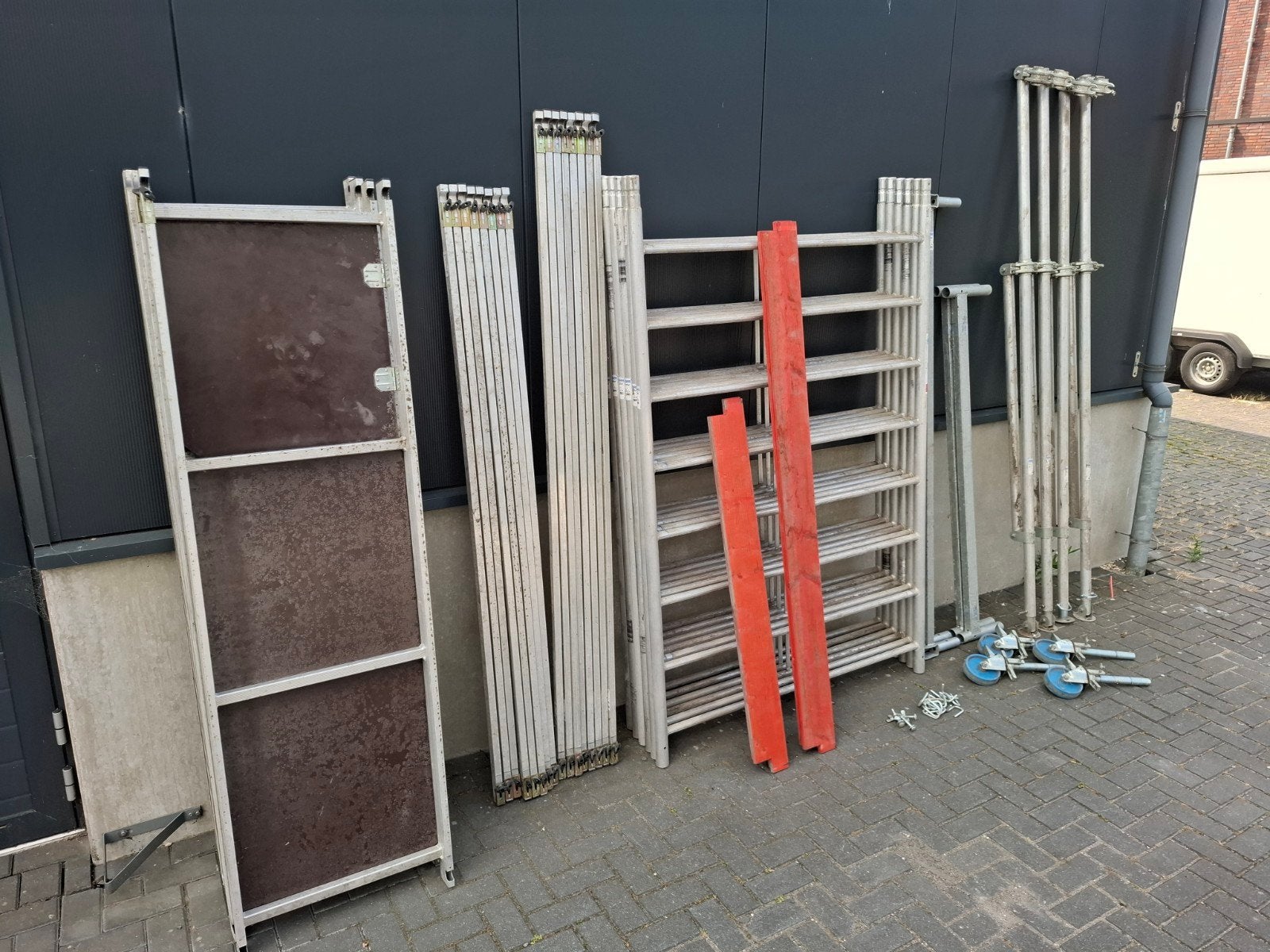 Aluminium rolsteiger 135x200 werkhoogte 7,5 meter, zgst, Doe-het-zelf en Verbouw, Steigers, Ophalen, Zo goed als nieuw, Rolsteiger of Kamersteiger