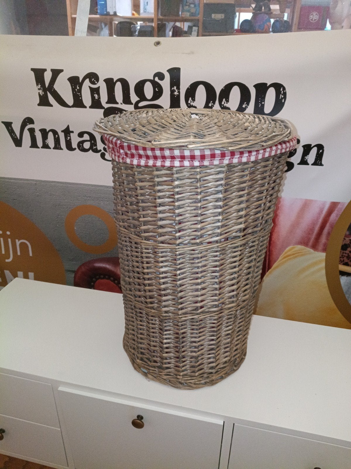 Wicker wasmand met ruitjesstof, Ophalen, Gebruikt, Landelijk, Natuurlijk materiaal