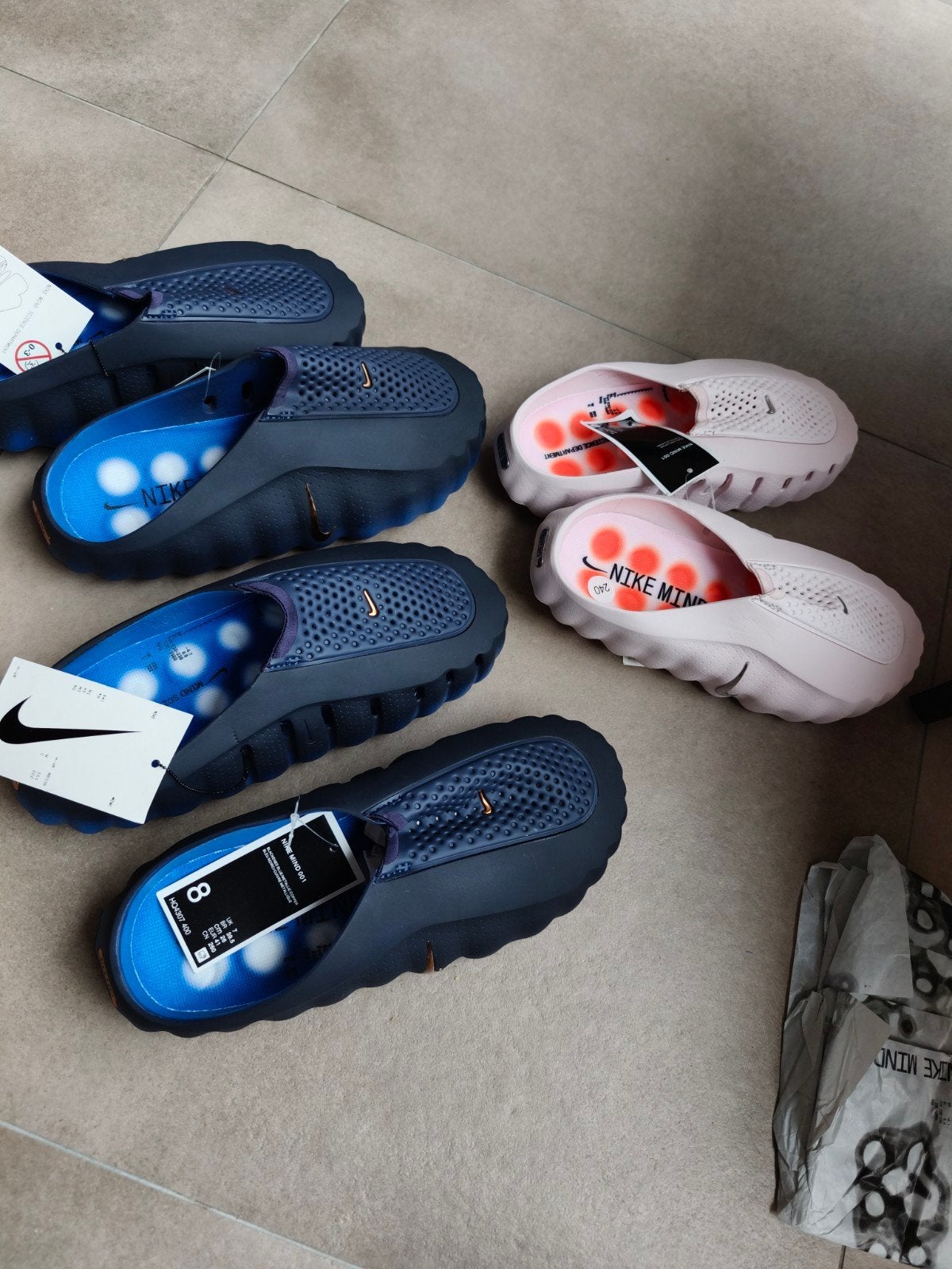 Nike Mind Slippers - Blauw (maat 39) & Roze (maat 35), Ophalen of Verzenden, Nieuw, Slippers