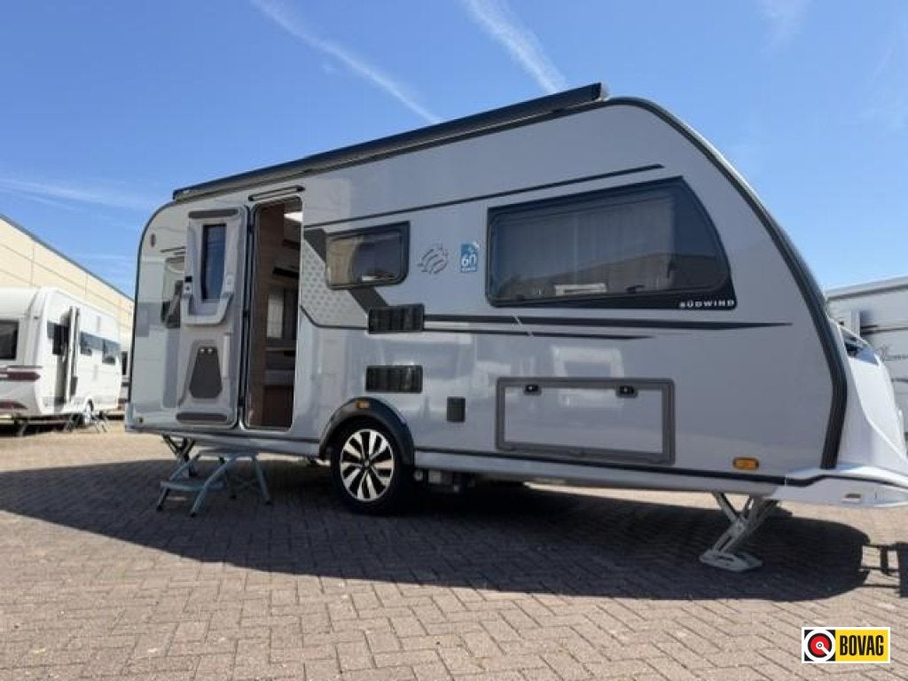 Knaus Sudwind 60 Years 500 EU 2022 Mover,Luifel,Fietsenrek, Rondzit, Bedrijf, Schokbreker, 5 tot 6 meter