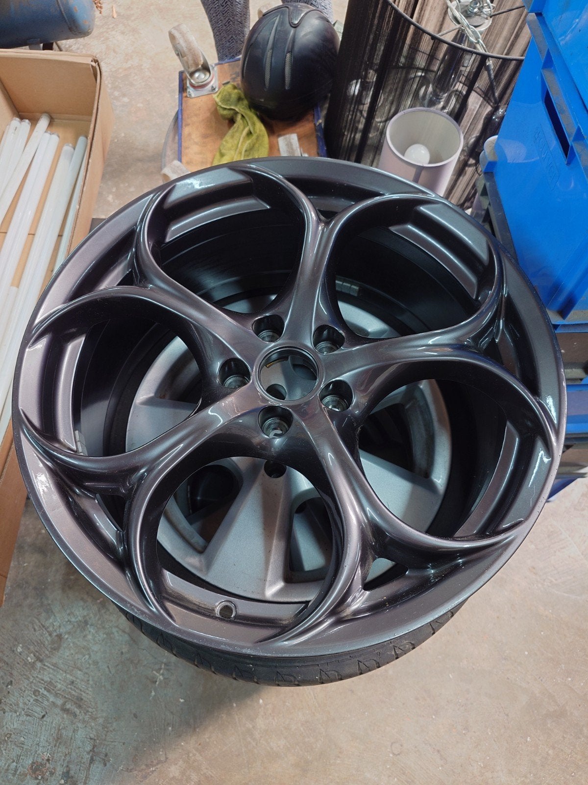 Alfa Romeo 19 inch velg  originele Q velg.  8J, Auto-onderdelen, Banden en Velgen, Gebruikt, Velg(en), 235 mm, Personenwagen