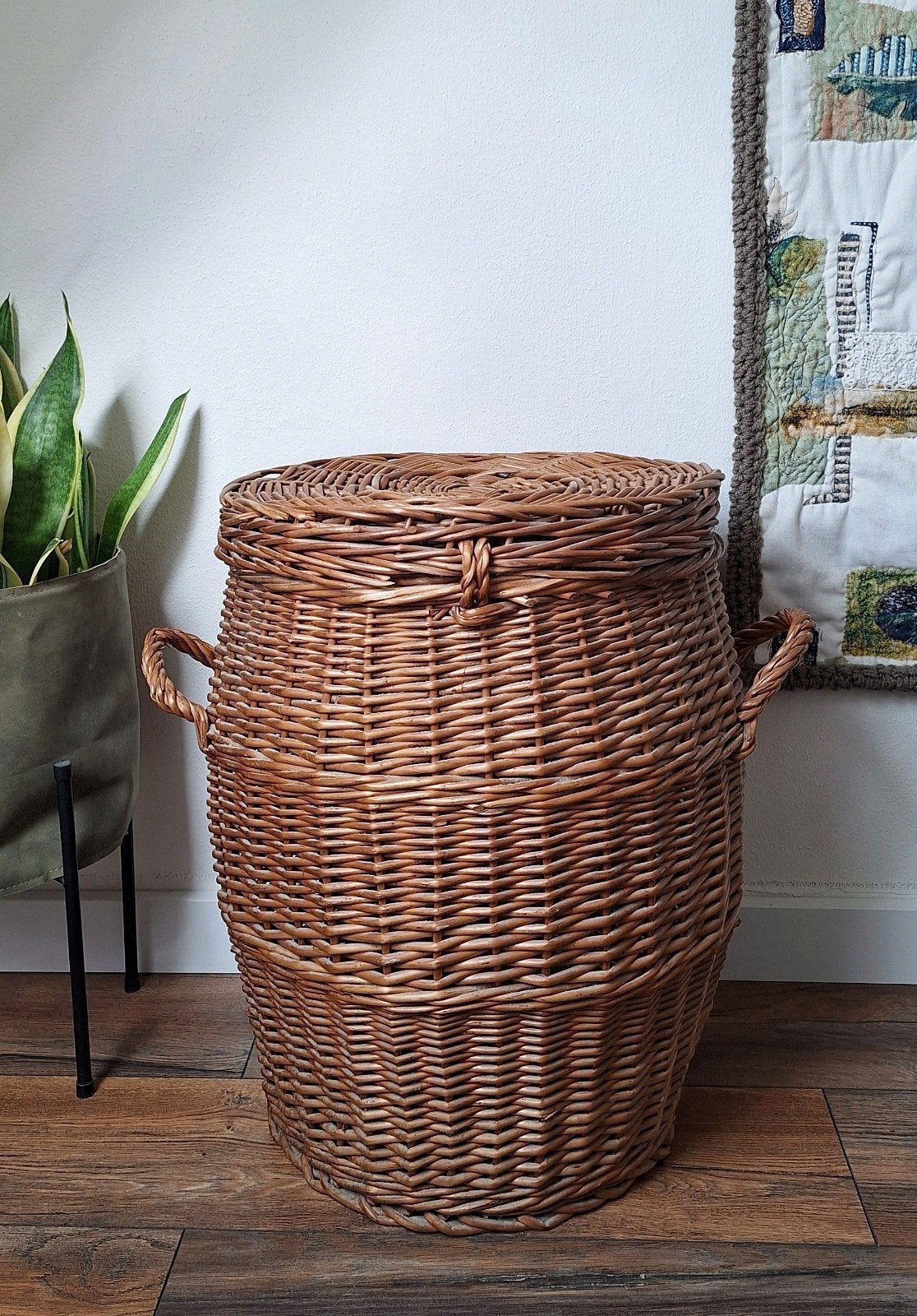 Vintage Rieten Gevlochten Opbergmand 55cm Deksel Bijzettafel, Ophalen, Gebruikt, Gevlochten, Mand