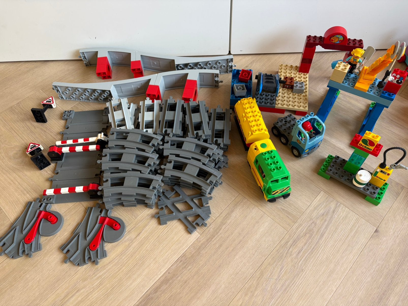 LEGO Duplo treinset + treinbrug + veel extra rails & wissels, Ophalen, Zo goed als nieuw, Duplo