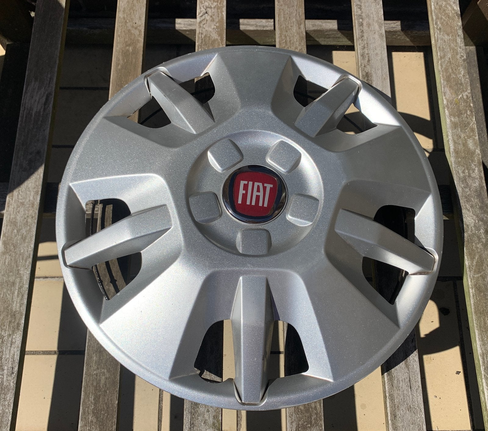 Gezocht: minimaal 2 Fiat Ducato 15” wieldoppen, Auto diversen, Wieldoppen, Ophalen of Verzenden