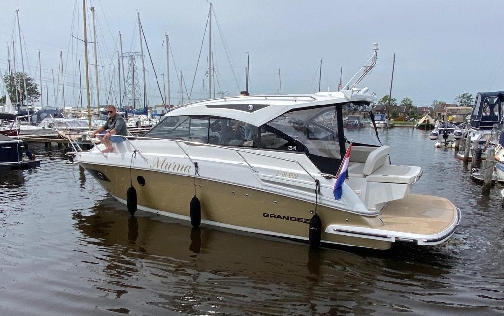 Grandezza 34OC uit 2024 met Volvo D6380dpi motor ALS NIEUW, Watersport en Boten, 380 pk, Walstroom, Diesel, Zo goed als nieuw