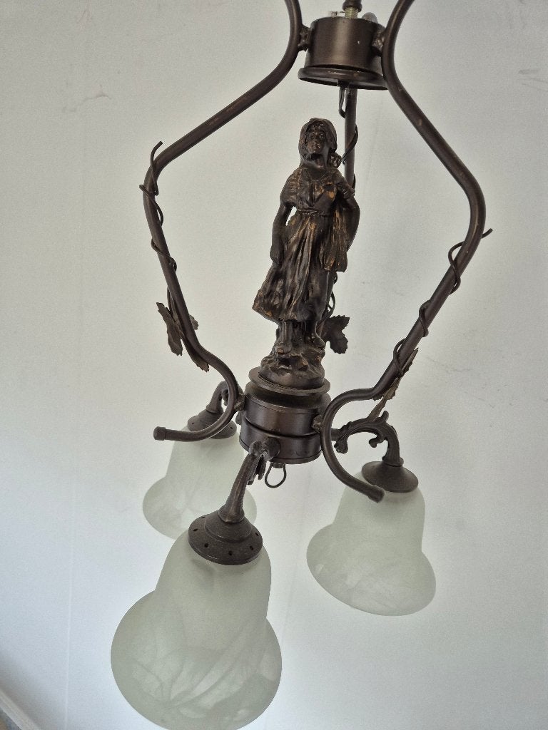 Art Nouveau stijl lamp met bronzen beeld en 3 glazen kelken, Antiek en Kunst, Ophalen of Verzenden
