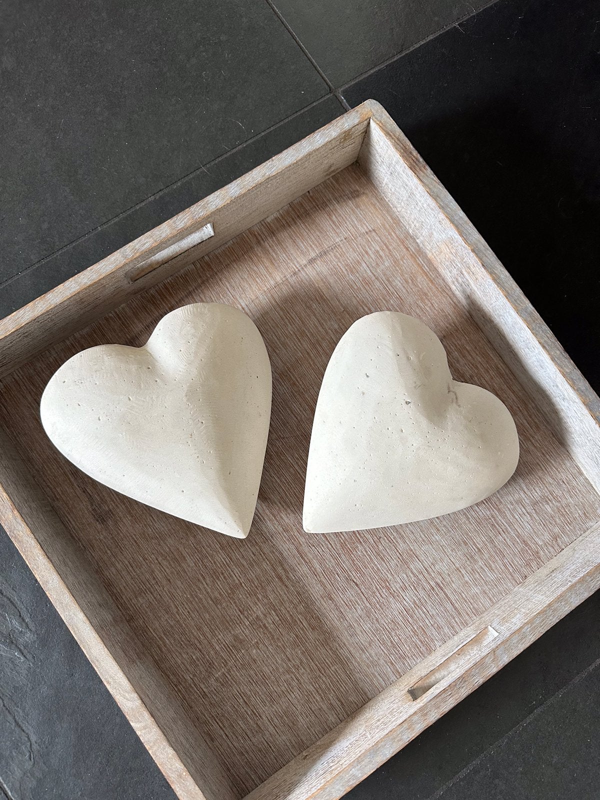 Decoratieve harten in witte betonlook (2 stk), Ophalen, Zo goed als nieuw, Wit